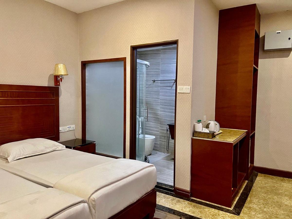 Fan Holiday Hotel Куала-Лумпур Экстерьер фото